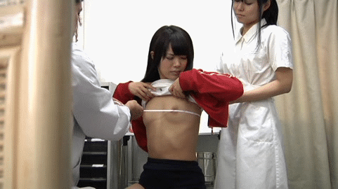 【内科検診エロGIF】女子高生の勃起した乳首の大きさまで測定される内科検診…男の先生がやってていいのかよｗｗｗｗ その5