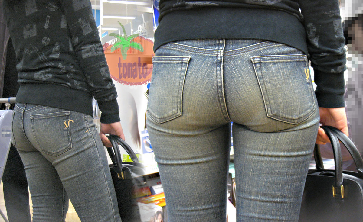 【着衣尻エロ画】ピチピチのジーンズで尻のエロさ三倍増し！！街中で色気ふりまくジーンズのおねーさんｗｗｗ その8