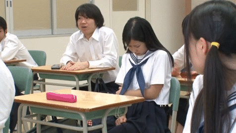 日本の少子化をとめるにはこの政策が必要だなｗｗｗ高校の授業で選ばれる孕ませ当番！同級生の前で中出しされまくるエロGIF画像 その1