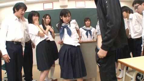 日本の少子化をとめるにはこの政策が必要だなｗｗｗ高校の授業で選ばれる孕ませ当番！同級生の前で中出しされまくるエロGIF画像 その5