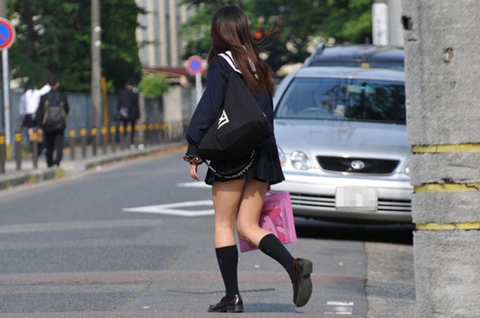 美味しそうな生足がいっぱいｗｗｗちょー短いスカートで登下校する女子高生たちの無自覚なエロがそそる街撮り画像 その13